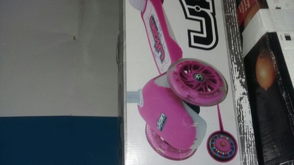 Детский самокат до 50кг,хорошего качества.