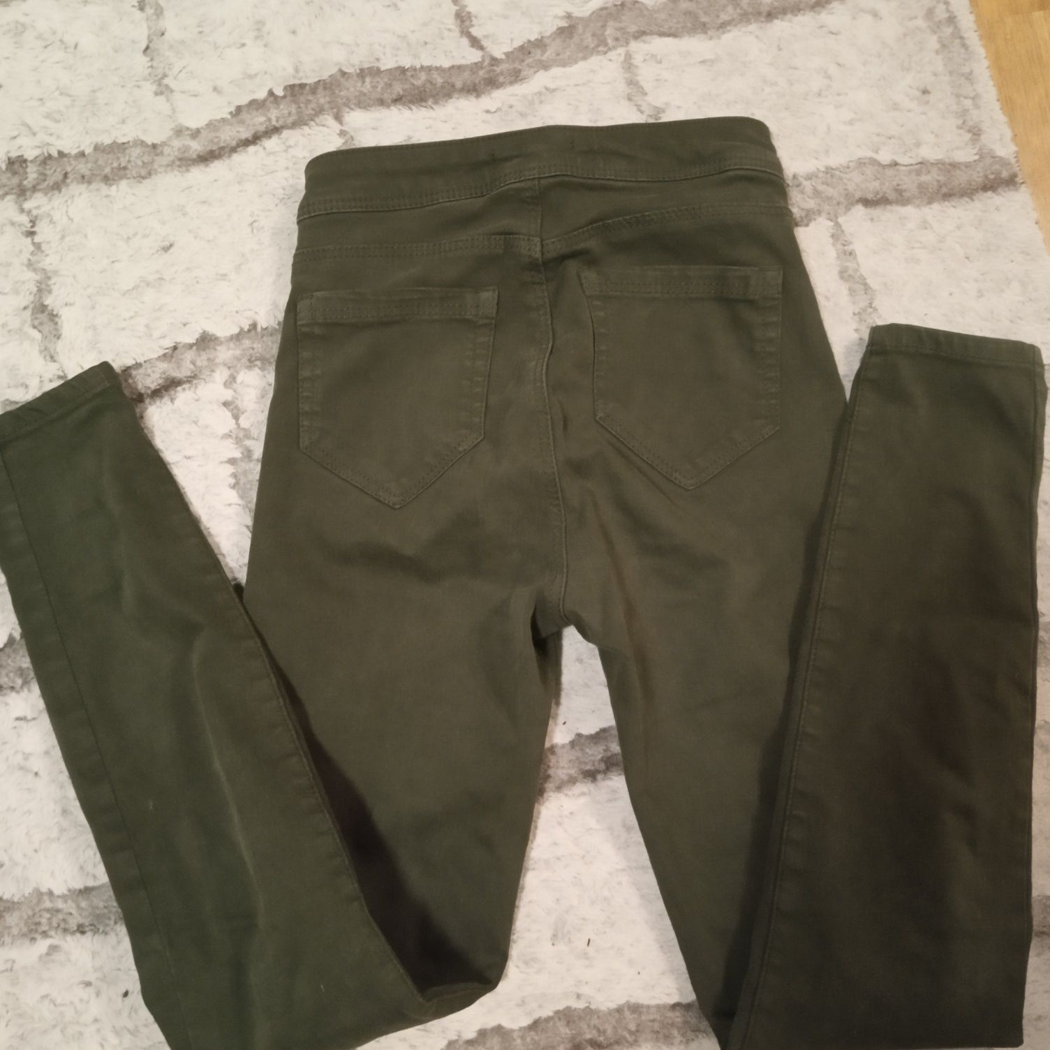 32 spodnie legginsy khaki wysoki stan  Bershka