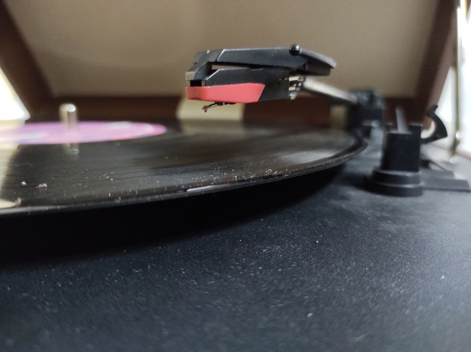 LENCO TT-33 Gramofon walizkowy orzech skóra plus 5 płyt winylowych