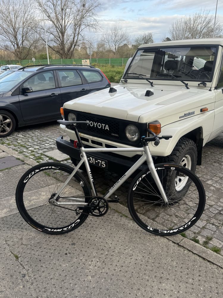 Santa Fixie Raval