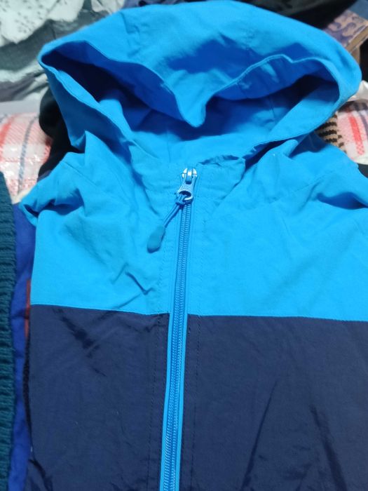 Corta vento de menino usado uma vez ótimo para outono / inverno