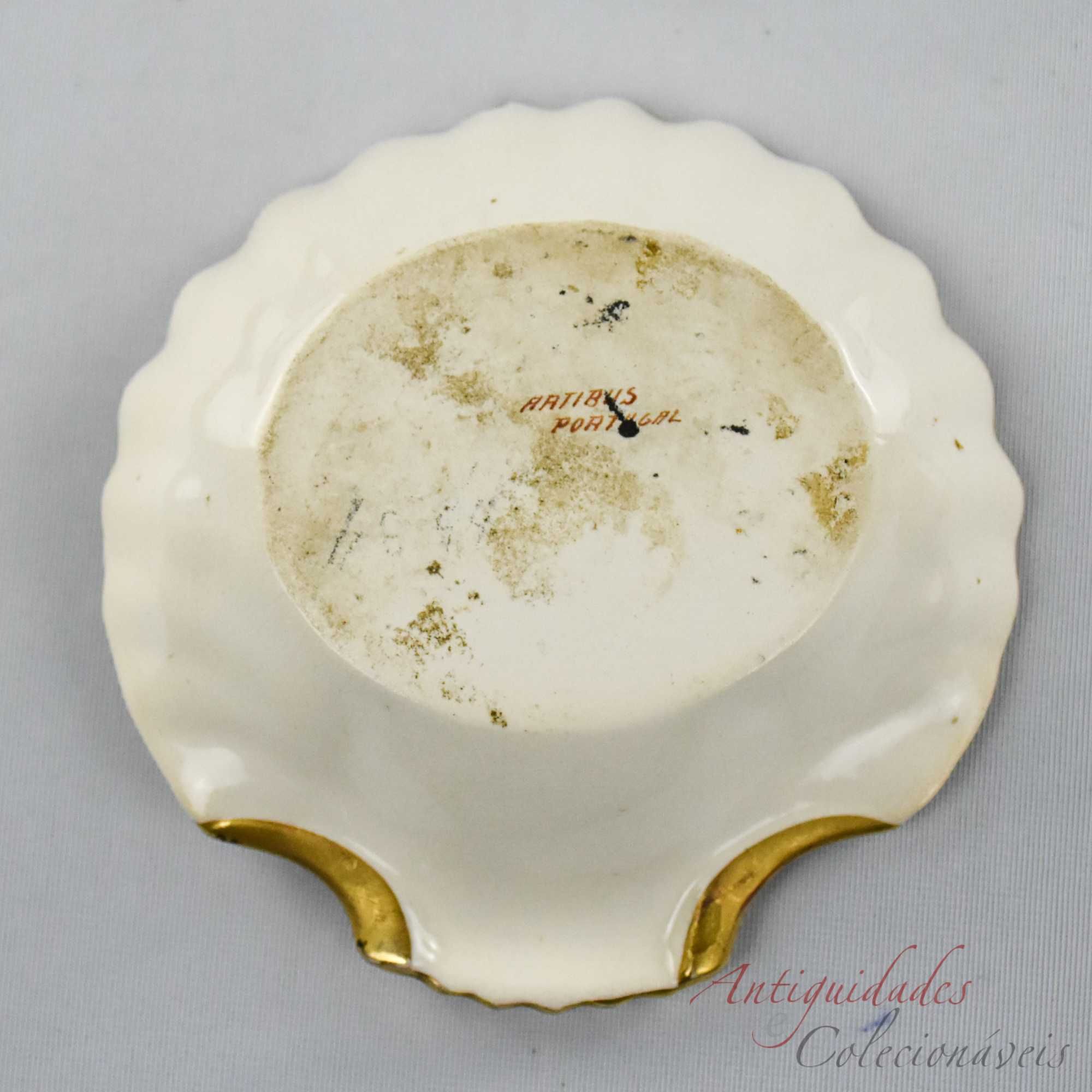 Conjunto de 2 conchas Porcelana Artibus flores e dourado