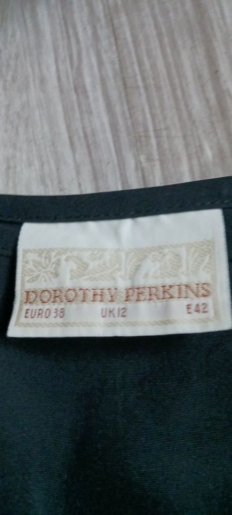 Czarny satynowy podkoszulek Dorothy Perkins rozm.38