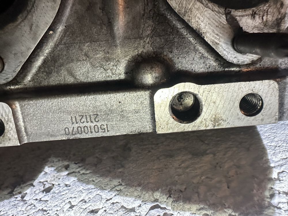 Głowica z zaworami BMW F10 N47d20c