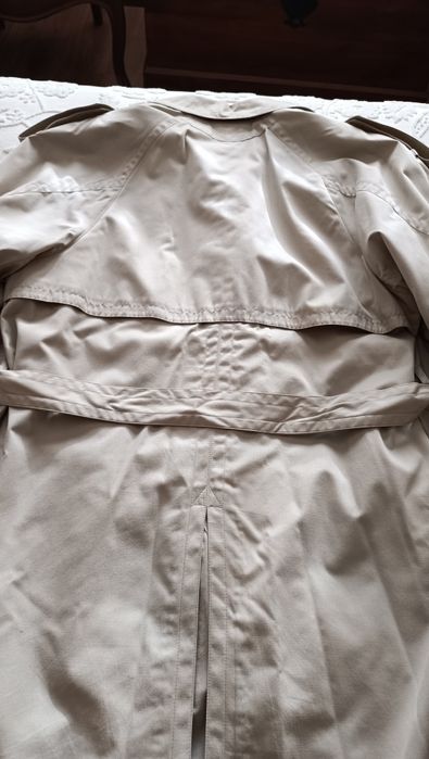 Gabardine clássica de homem beje, marca Melka