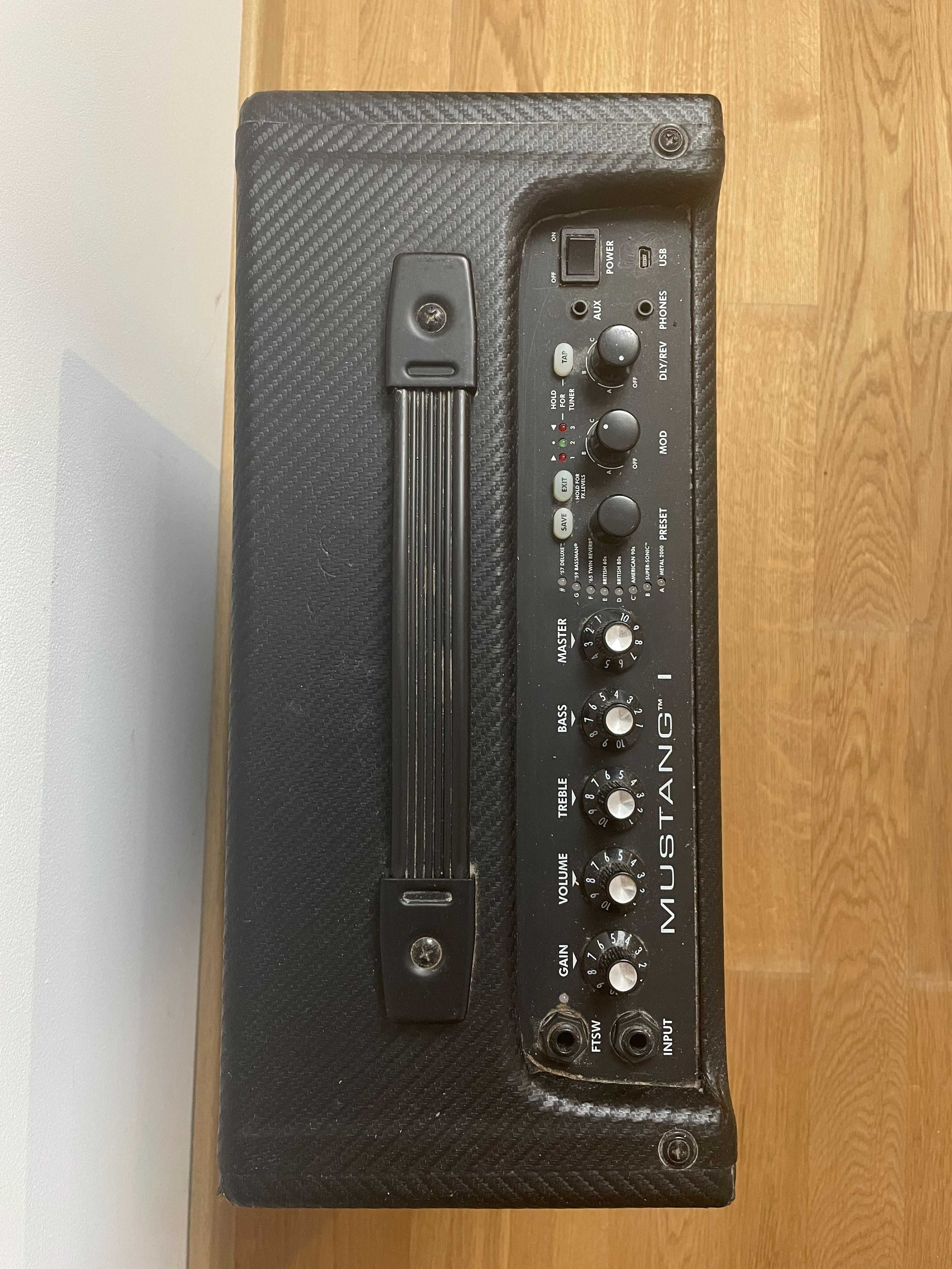 Wzmacniacz Fender Mustang I v2 70w + switch + zestaw przewodów