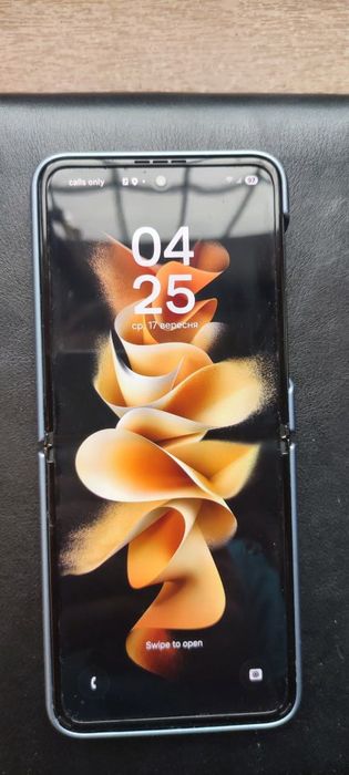 Смартфон Samsung Galaxy Z Flip 3