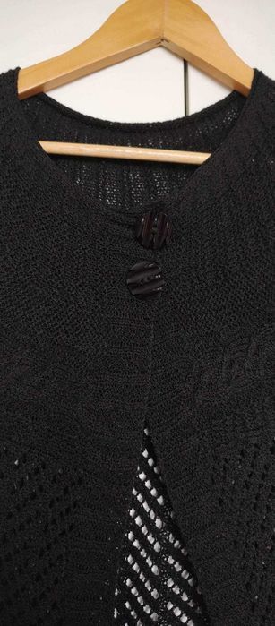 Czarna narzutka damska ażurowa