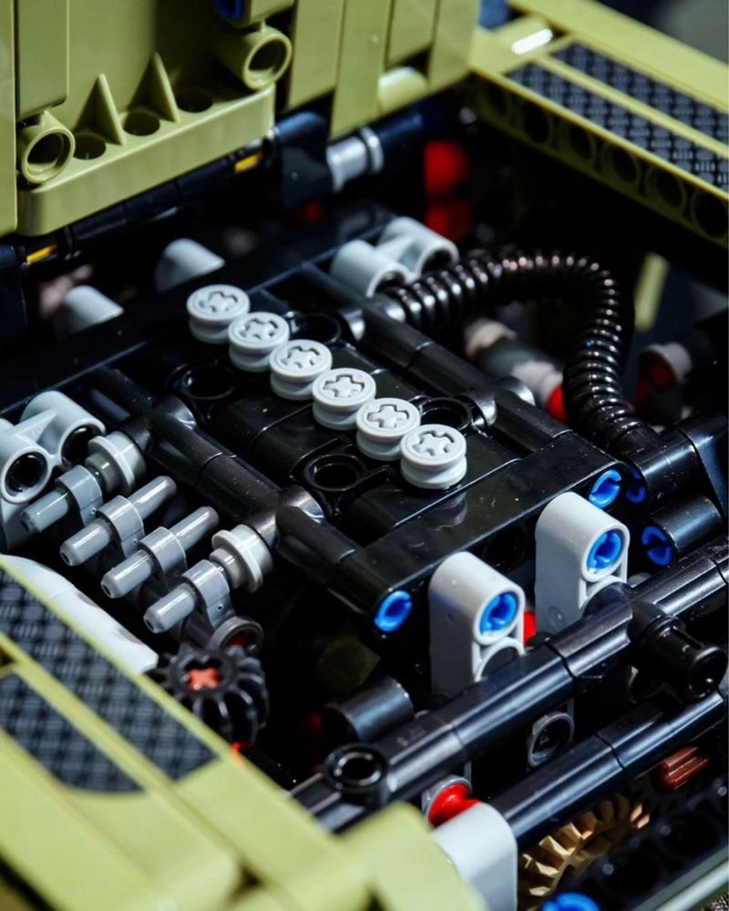 Конструктор Land Rover Defender 1/1 з LEGO