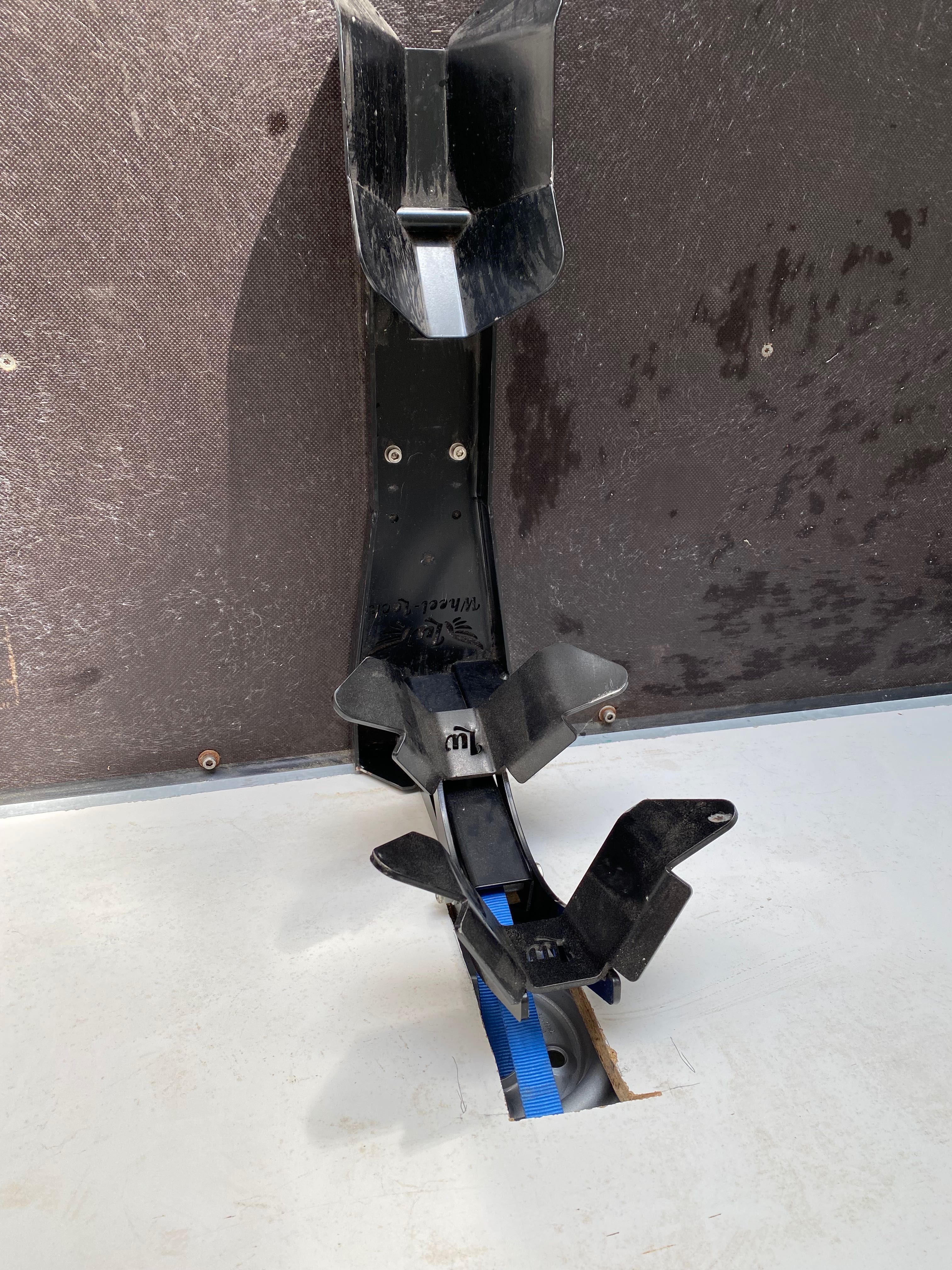 Atrelado de carga fechado DEBON Roadster300