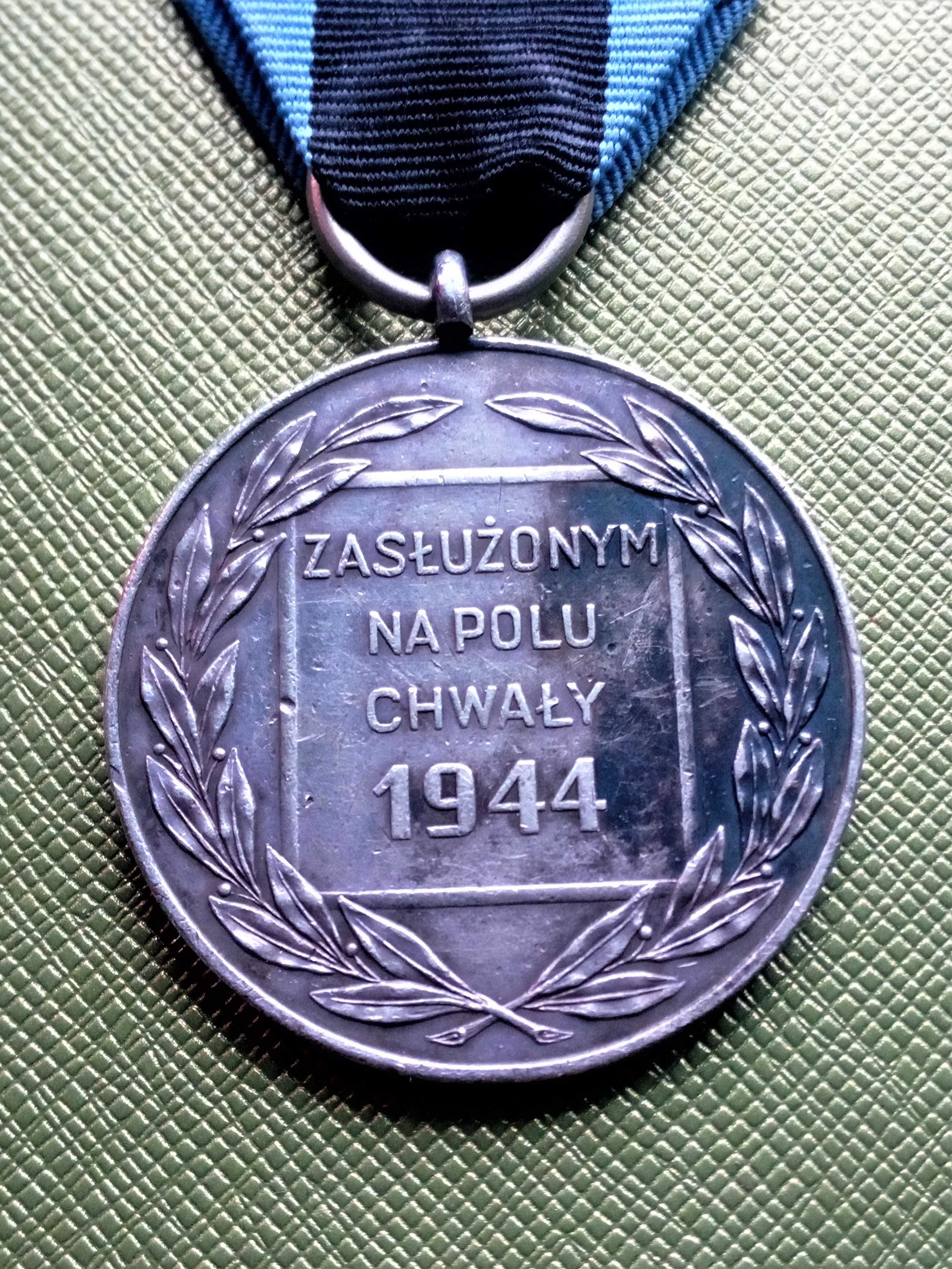 medal Zasłużonym Na Polu Chwały 1944, Caritas bdb stan