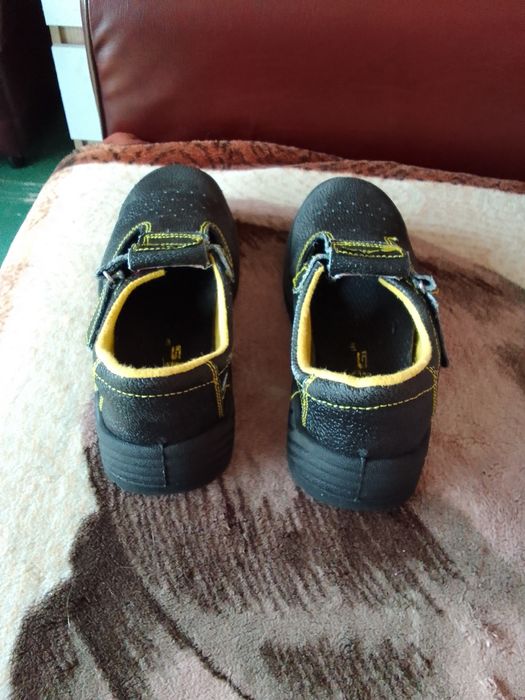 Buty robocze damskie rozmiar 39 z noskami ochronnymi