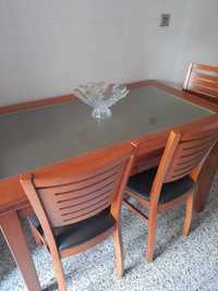 Mesa de sala retangular pinho mel e 4 cadeiras