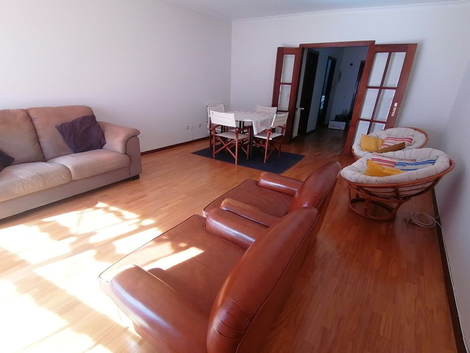 Moradia T5 com 4 WC, Garagem, Jardim, Terraço e Clarabóia