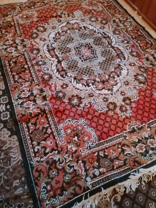 Килим шерстяний.