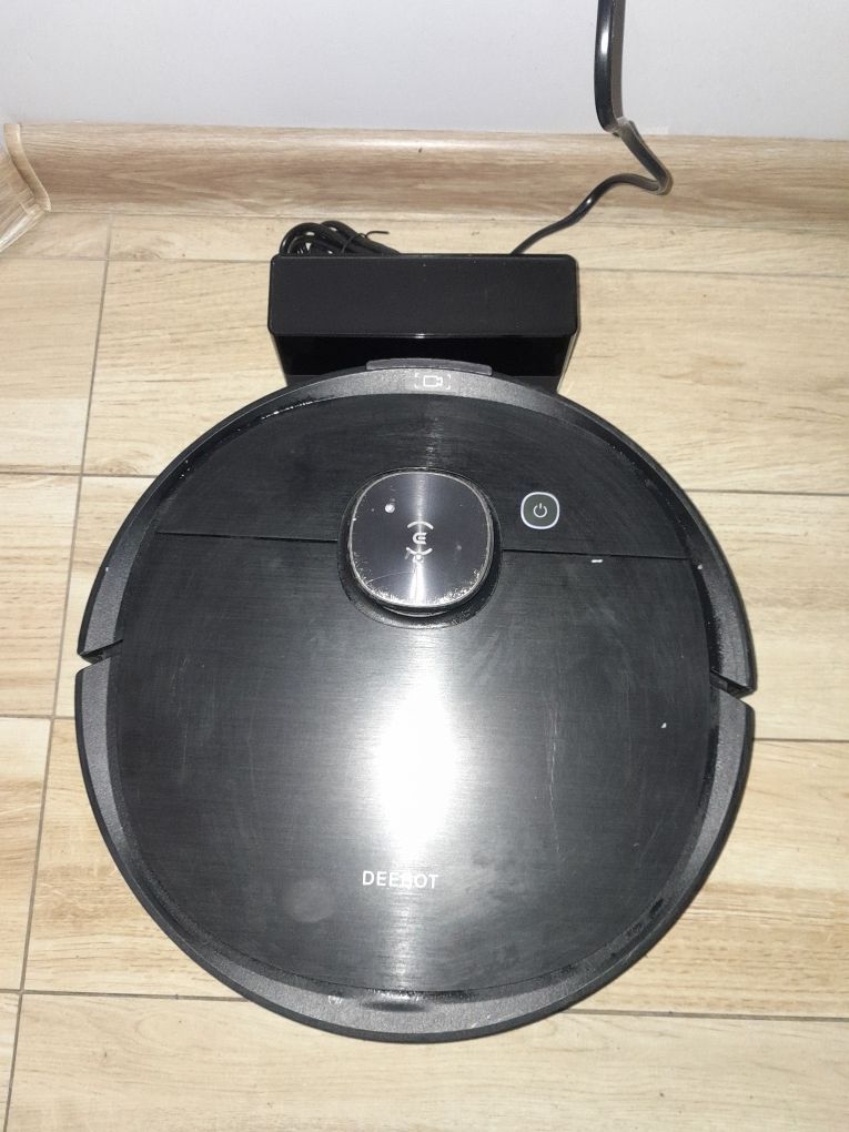 Robot sprzątający ecovacs deebot ozmo t8 aivi uszkodzony