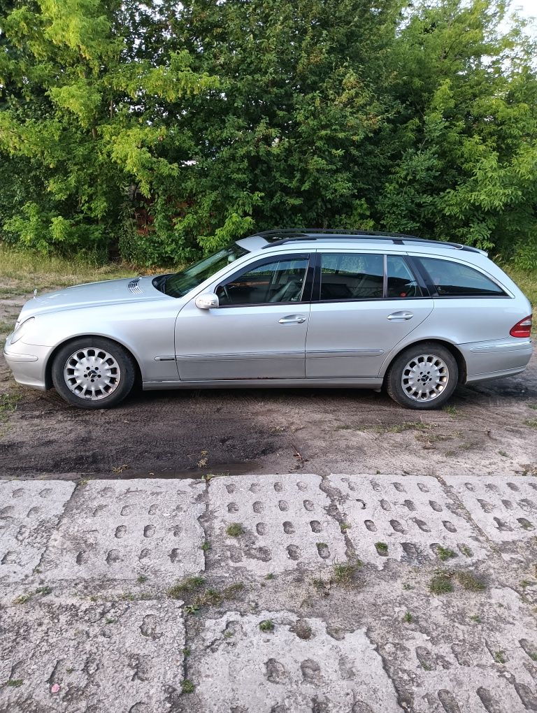 Sprzedam mercedesa w211 2.7