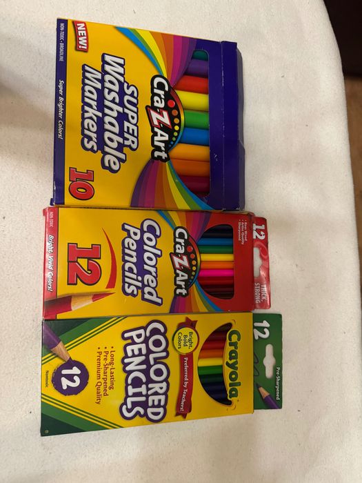 Цветные карандаши 12 шт и фломастеры Crayola 10 шт смываемые