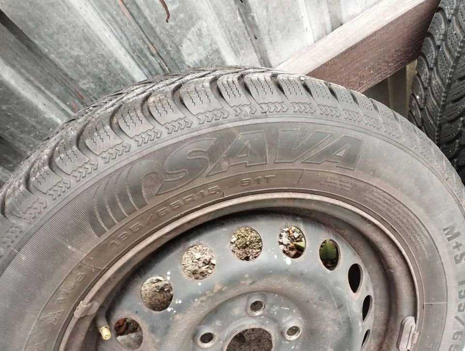 4 Koła Zimowe 195/65R15 + 1 Opona + 4 kołpaki gratis