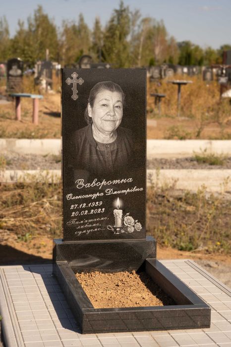 Пам'ятники із граніту Південноукраїнськ. Памятники Южноукраинск.