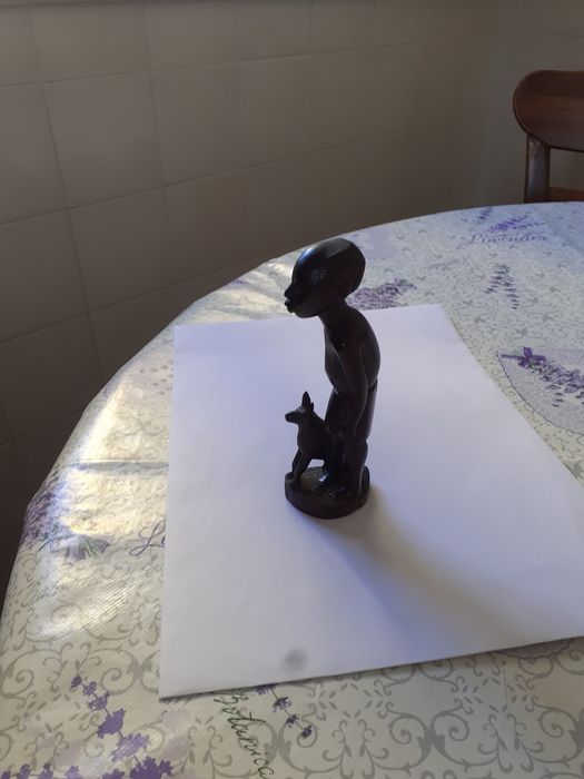 Estatueta de pau preto