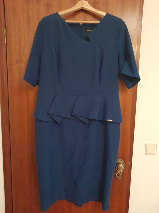 Vestido azul escuro elegante, caimento travado| marca Lady morgana