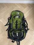 Duży plecak trekkingowy TheNorthFace ze stelażem oraz pasem biodrowym