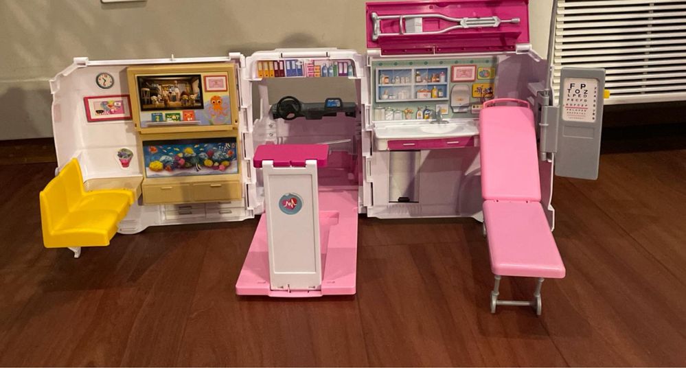 Autocaravana da barbie medica