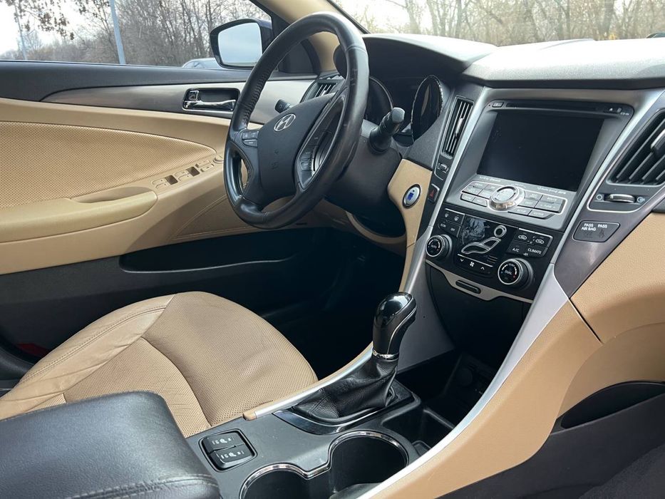 Hyundai Sonata Hybrid 2.4 • 2013 рік • Максимальна комплектація