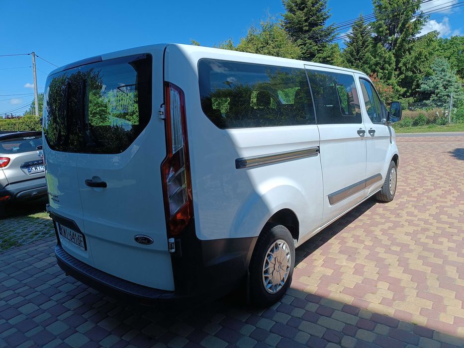 bus dziewiecio  osobowy wakacje bez limitu kilometrów