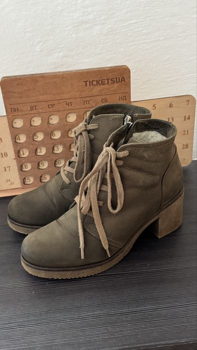 Жіноче зимове взуття