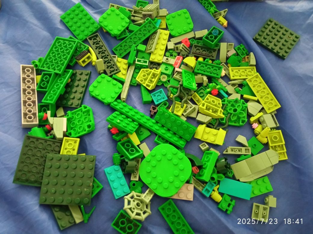 Około 6 kilo klocków LEGO