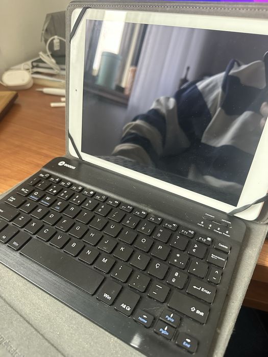 iPad Air 1st generation with case and keyboard64552223366659122