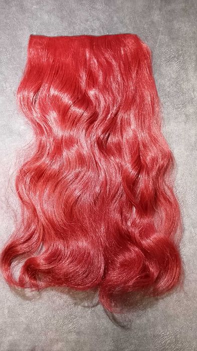 Перука, наладне волосся, малинового кольору 60 см