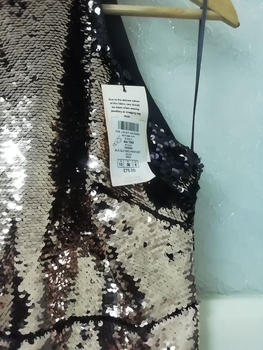 Продам платье золотое.