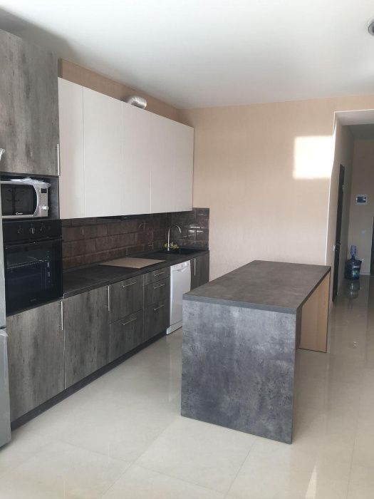 Продається житлове приміщення вул. Гайова 3