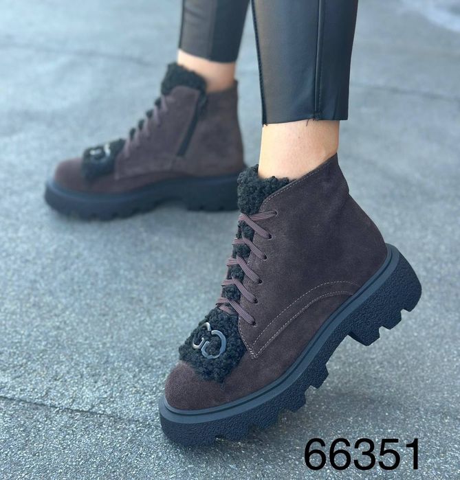 Жіночі шкіряні демісезонні черевики в кольорах