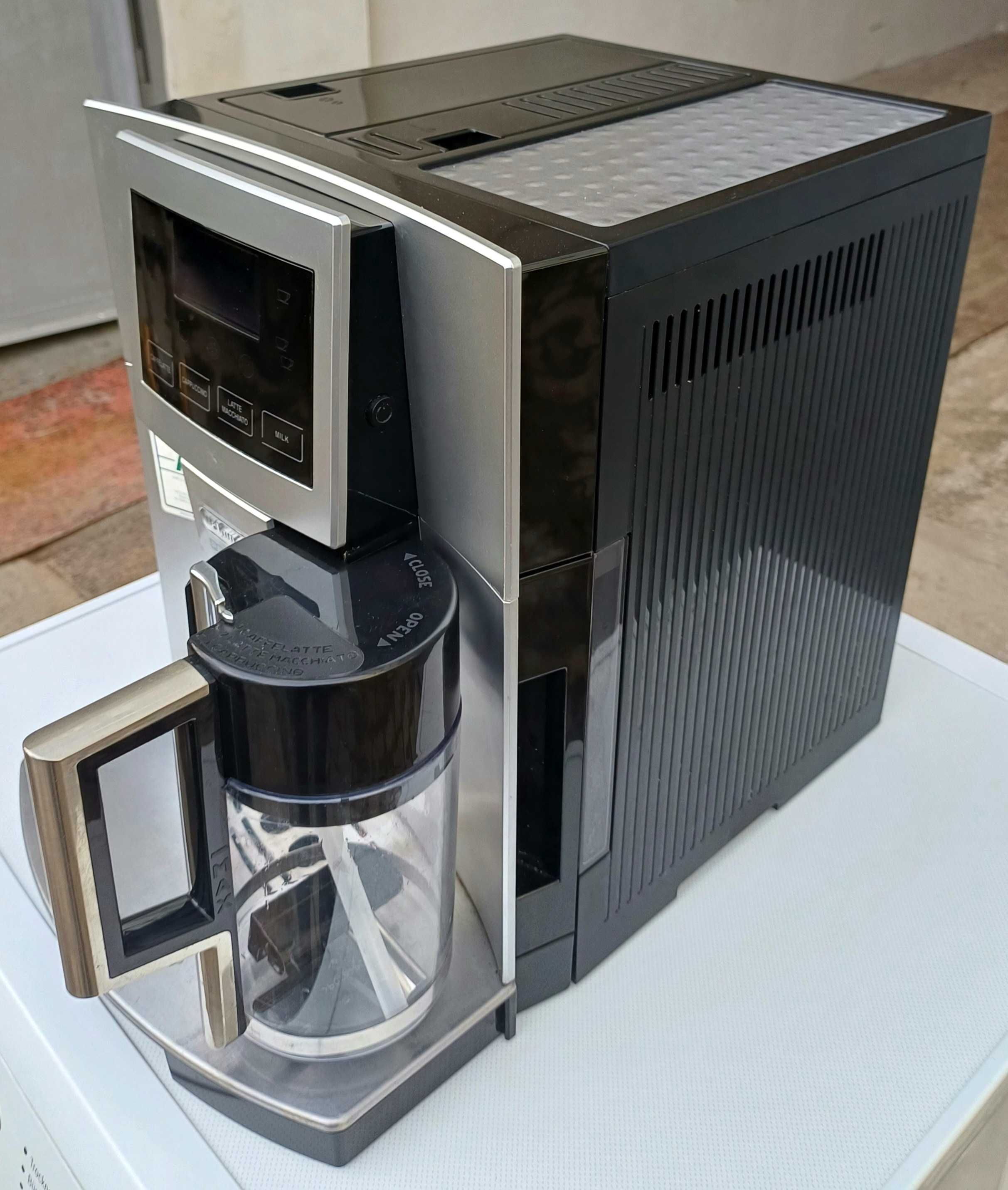 Кавомашина  Delonghi Perfecta Cappuccino Graphic Touch ESAM 5600
