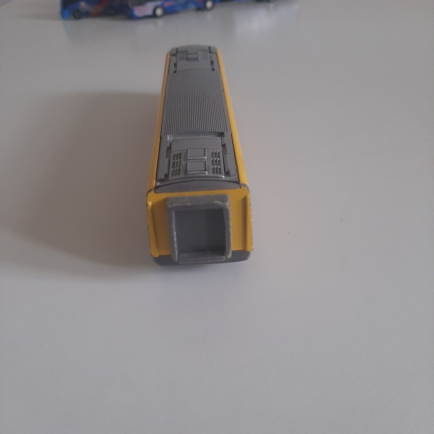 Metro pociąg metalowy z dźwiękiem skala 1:43