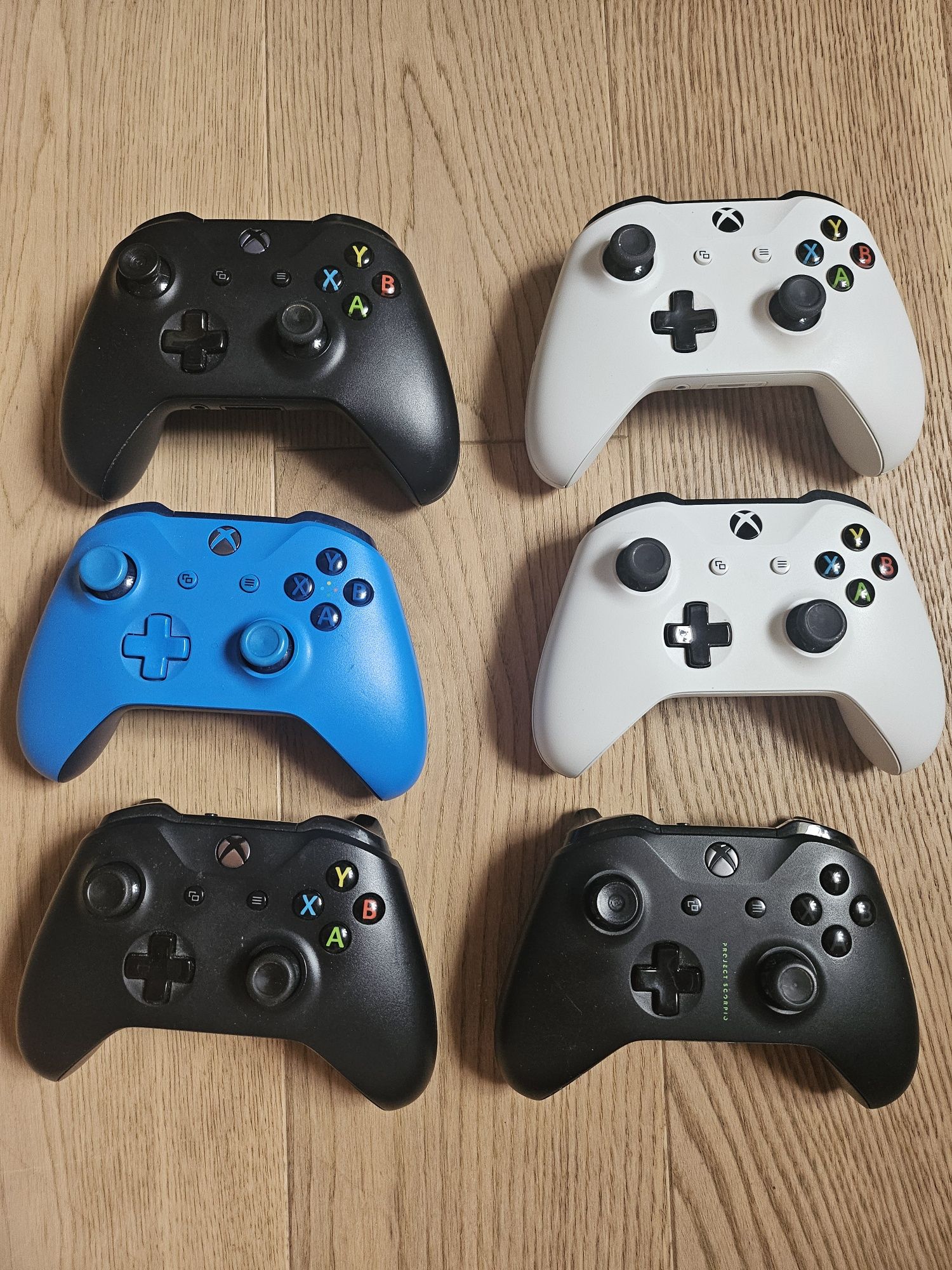 Pad do xbox one różne kolory