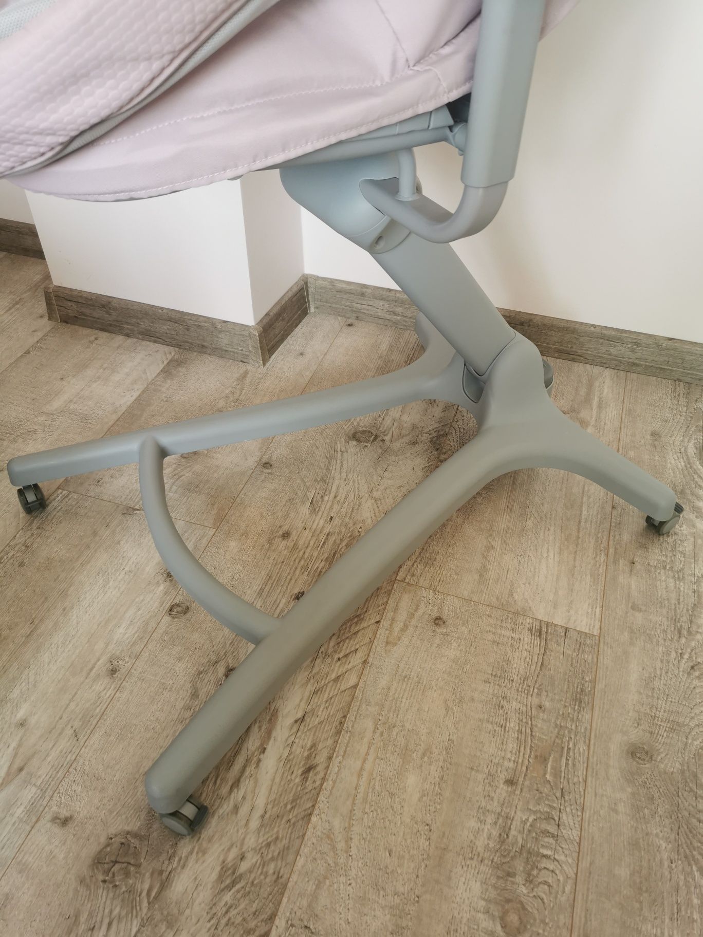 Chicco Łóżeczko Baby Hug AIR 4w1 Rose + materac + komplet w kwiaty