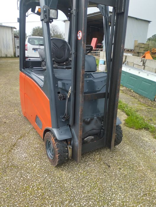 Empilhador Linde E16