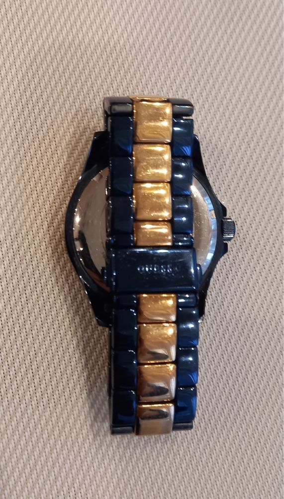 GUESS W0231L6 Женские часы