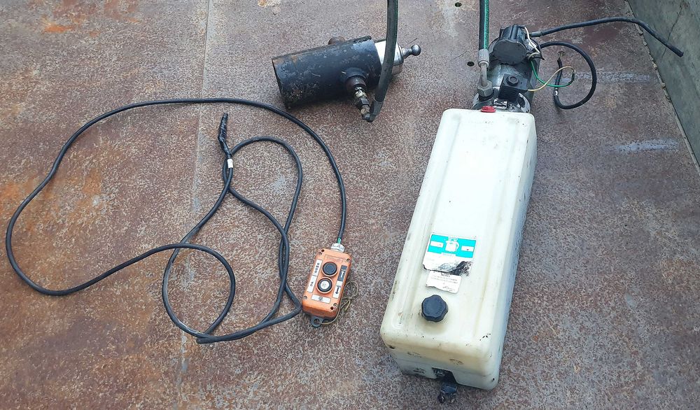 TRANSIT DUCATO IVECO kiper wywrotka paka zabudowa BUS komplet MONARCH