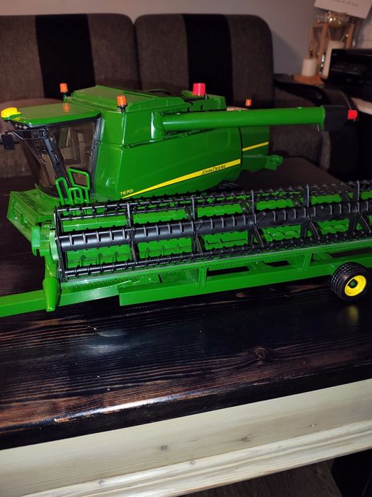 Bruder kombajn John Deere zabawka