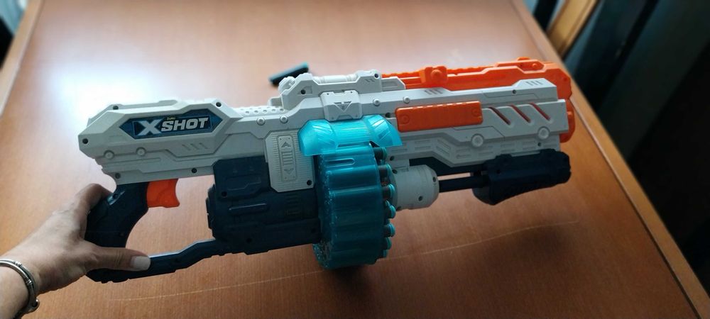 Pistola X-SHOT com balas de borracha