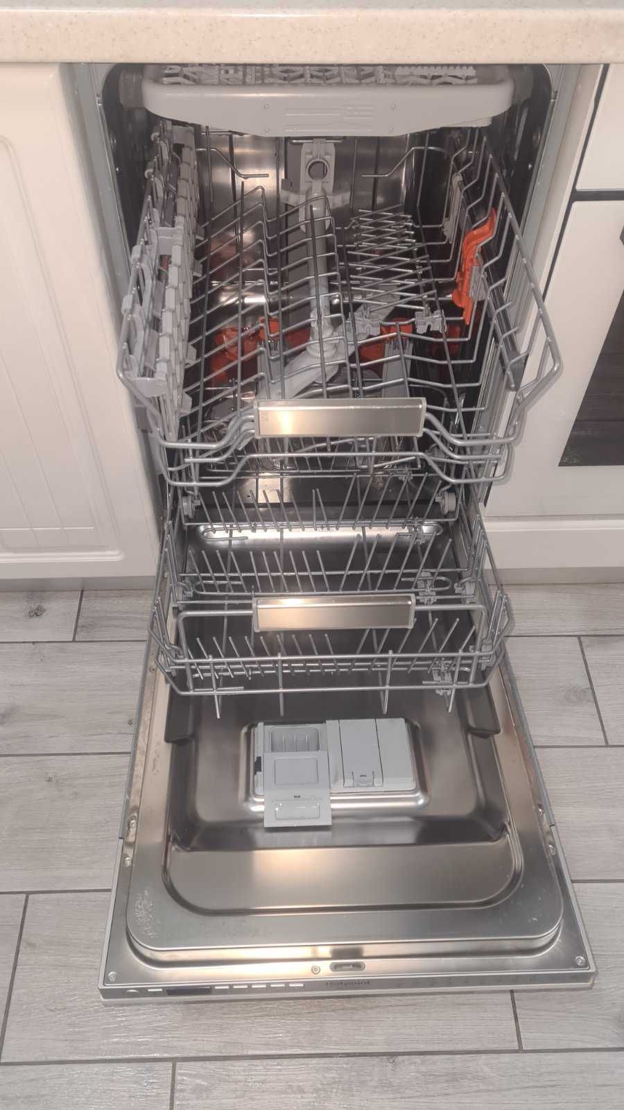 Продам посудомоечную машинку Hotpoint Ariston hsio 3023 wfe