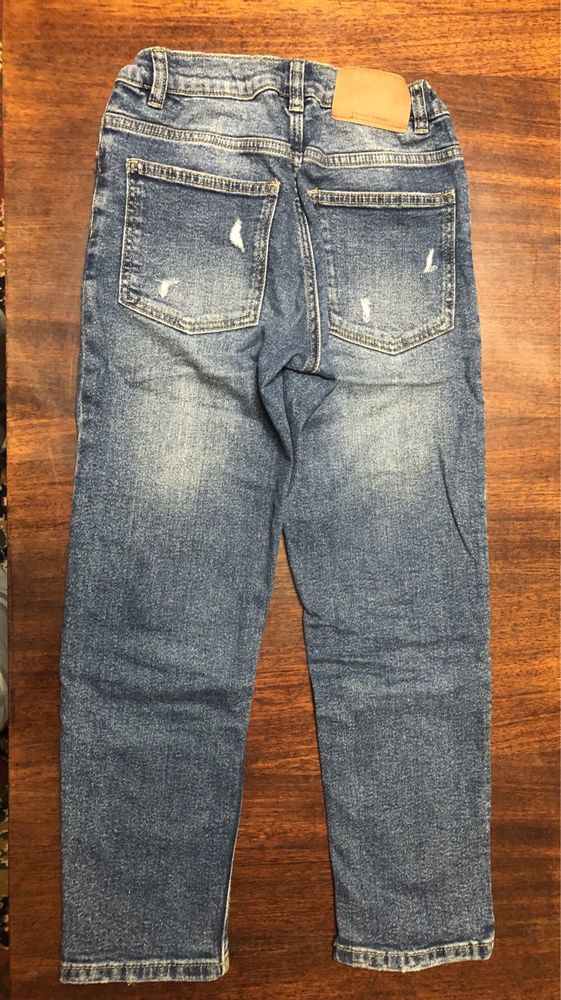 Крутые джинсы Zara и Reserved на юных модников.