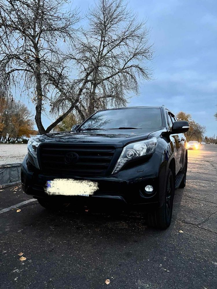 Решетка радиатора Toyota Land Cruiser Prado 150