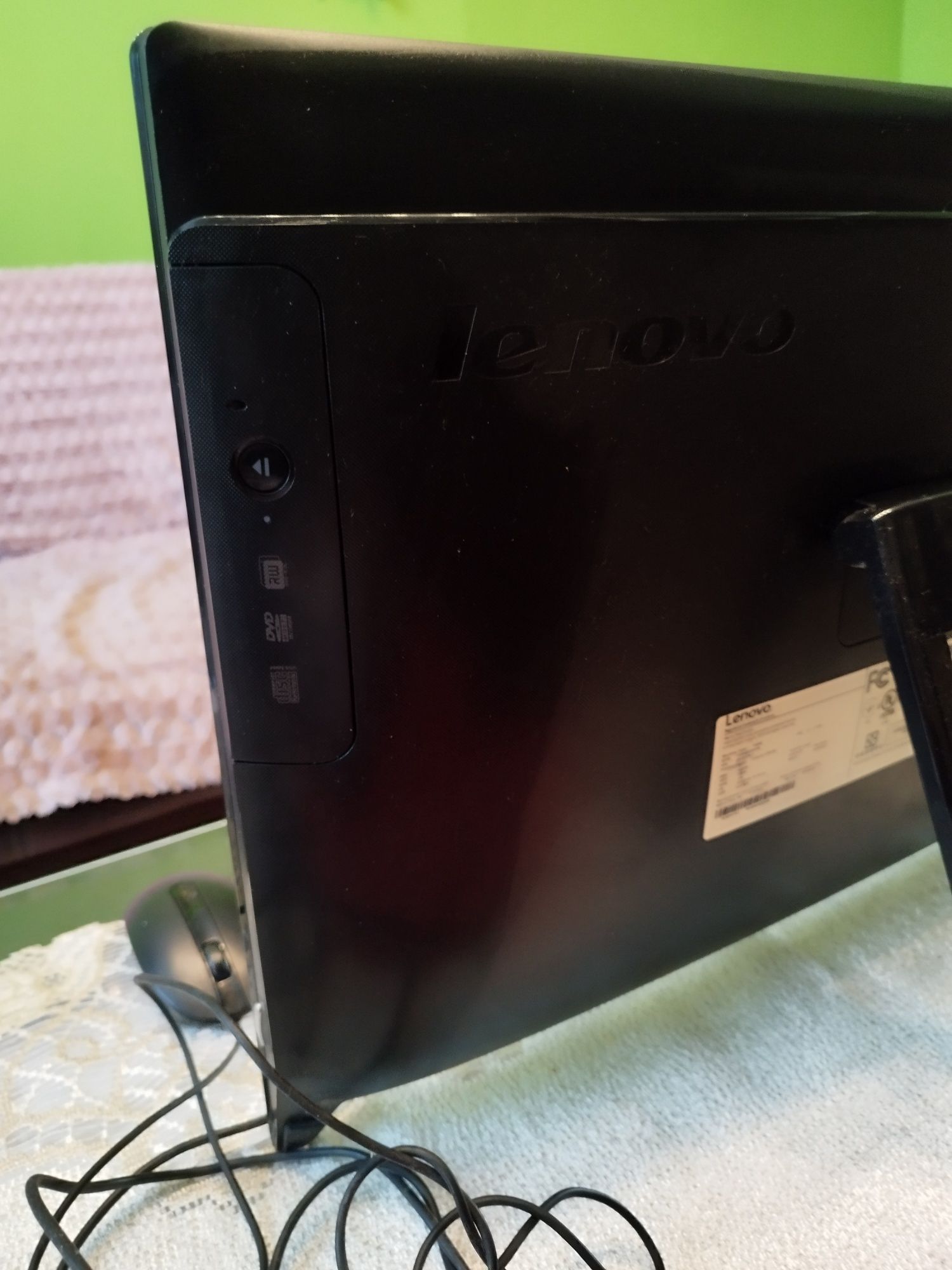 Komputer z monitorem LENOVO
